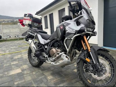 Honda Afrika Twin 1100 Advent.Sports
🔴akontácia:  4200€ 🔴splátka: 279€
🔴r.v:2025
🔴kilometre: 6000 km
🔴cena: 21000 € 
🔴Akontácia a mesačná splátka je informatívna v prípade Vášho záujmu Vám kalkuláciu prispôsobíme Vašim požiadavkám 
🔴Podmienky k schváleniu : 
- Zamestnanie na trvalý pomer 
- živnosť fungujúca 6 mesiace 
- sro fungujúca 9 mesiacov 
- akceptujeme príjem zo zahraničia 
🔴Ak máš inú predstavu o akontácii, mesačnej splátke,napíš,zavolaj prerátame